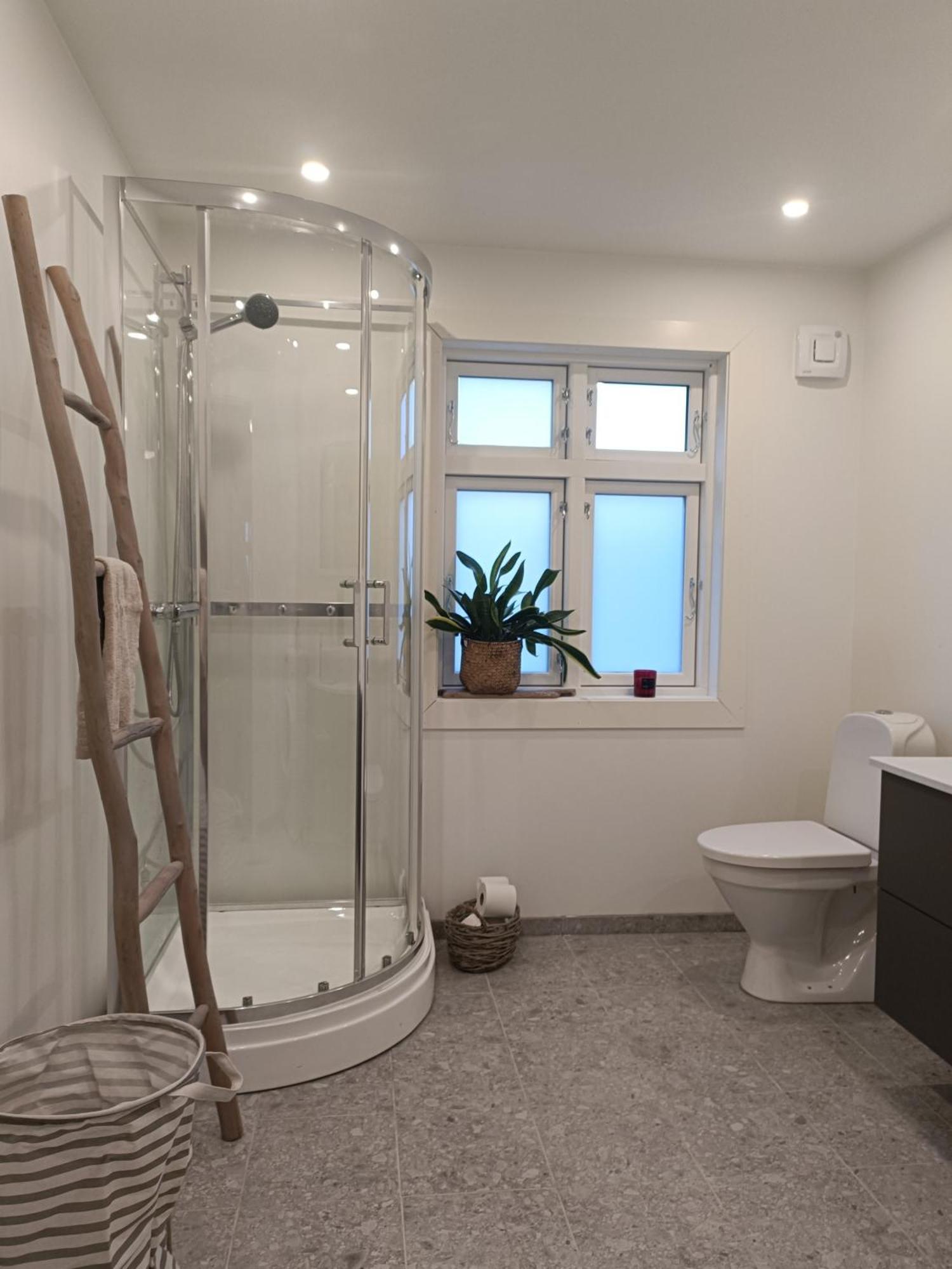 Charming House In Ulsteinvik With Free Parking Vila Exterior foto
